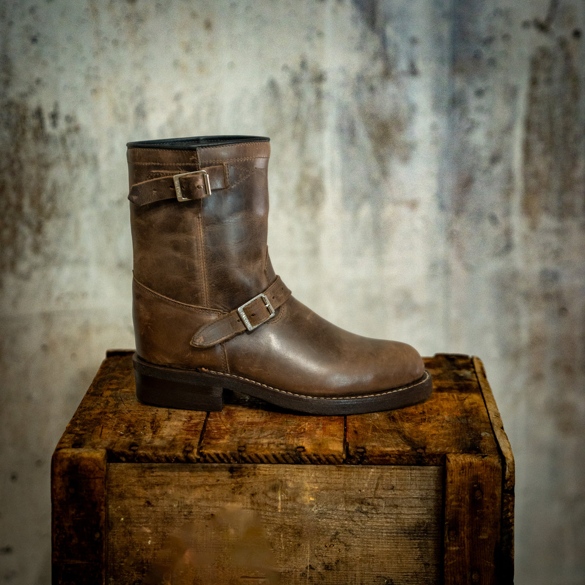 ReBoot - Low Rider - Distressed Brown Pull-up - 7 E